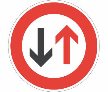 Verkehrszeichen VZ 208 - Gegenverkehr Vorrang gewähren